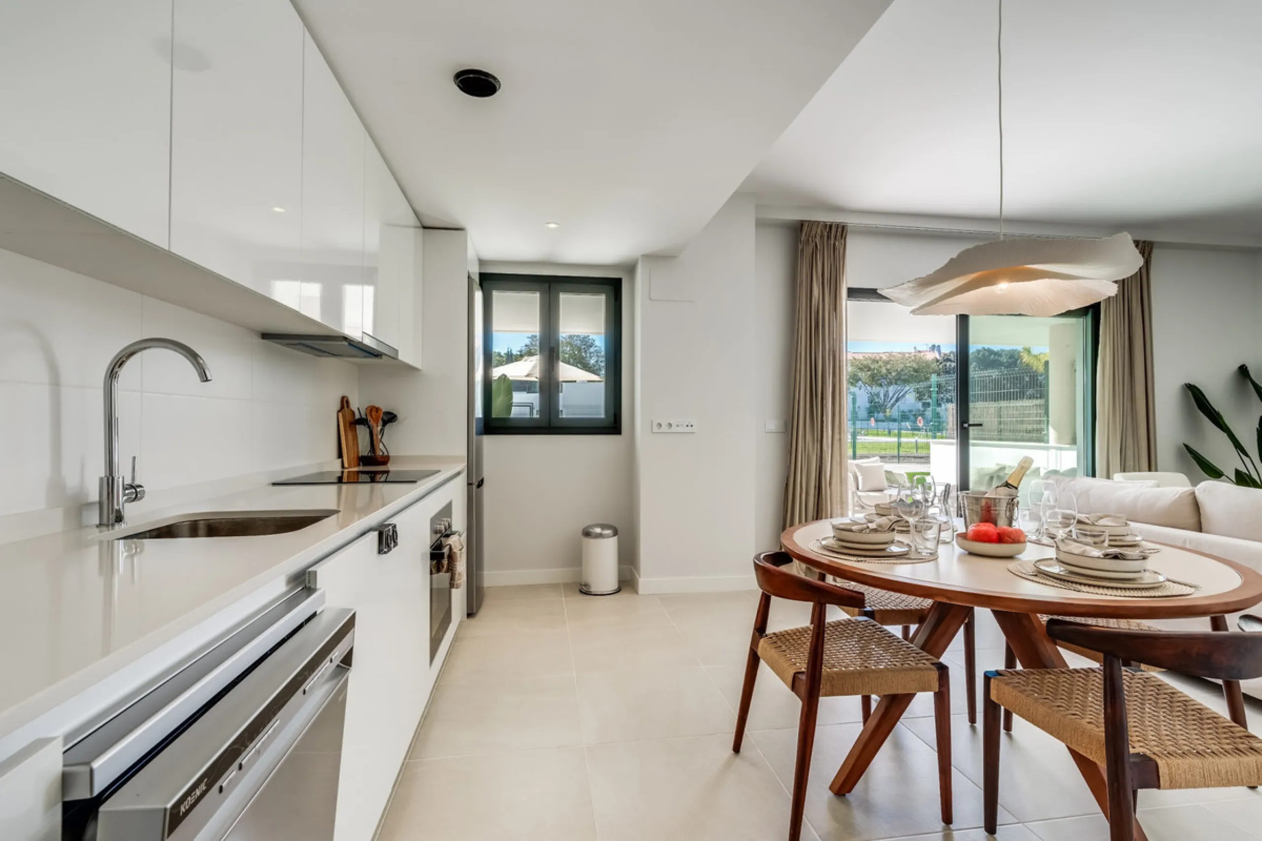 Apartment - Ground Floor Apartment в продаже в Estepona, Málaga. В доме 2 спален и 2 ванных комнат. Площадь дома 110 м²