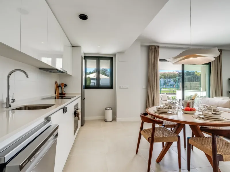 Apartment - Ground Floor Apartment в продаже в Estepona, Málaga. В доме 2 спален и 2 ванных комнат. Площадь дома 110 м²