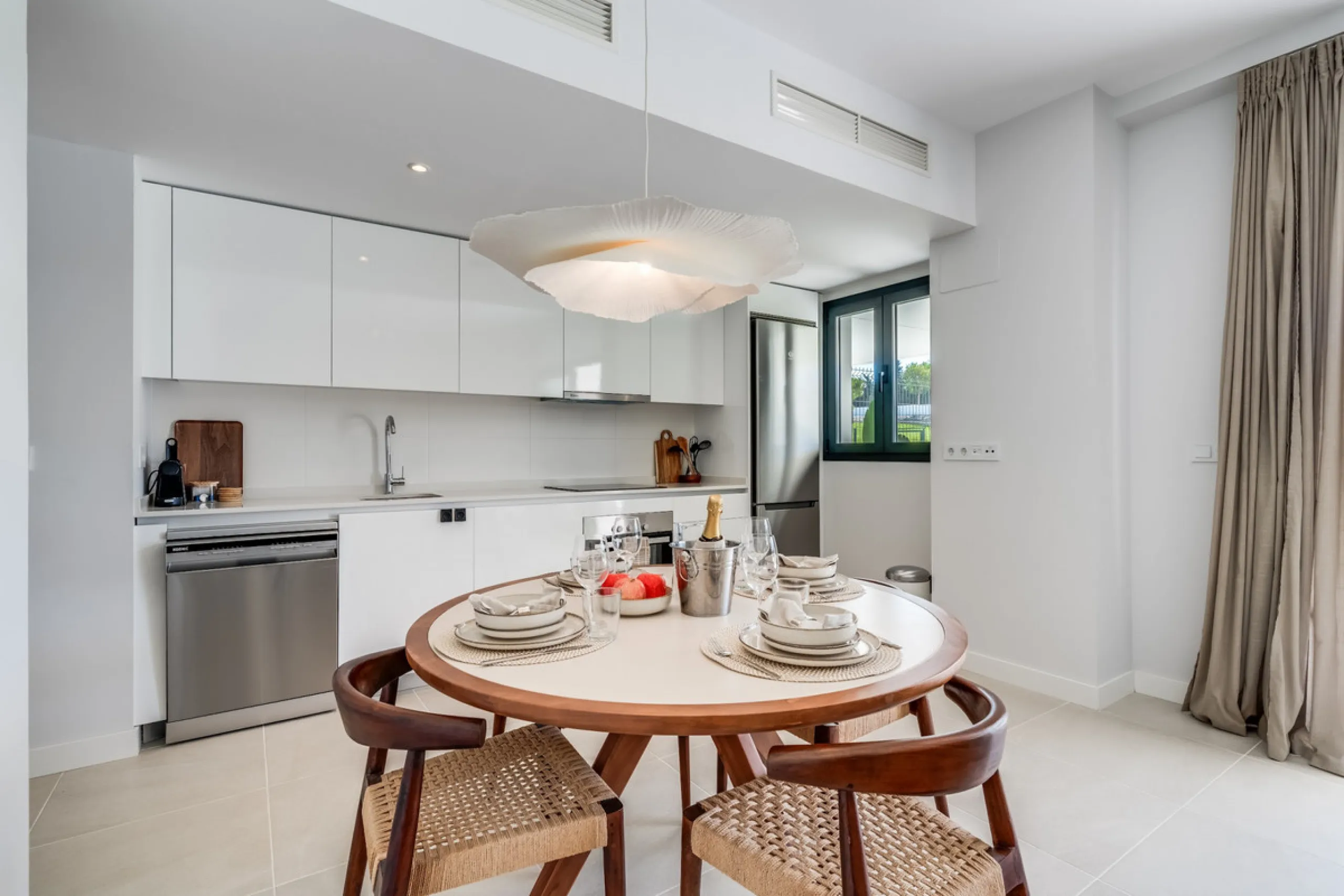 Apartment - Ground Floor Apartment в продаже в Estepona, Málaga. В доме 2 спален и 2 ванных комнат. Площадь дома 110 м²