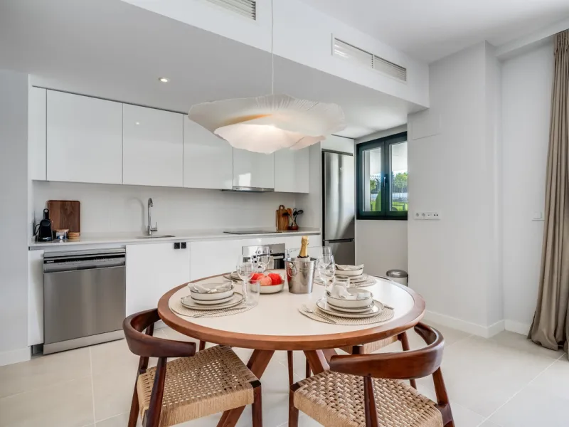 Apartment - Ground Floor Apartment в продаже в Estepona, Málaga. В доме 2 спален и 2 ванных комнат. Площадь дома 110 м²