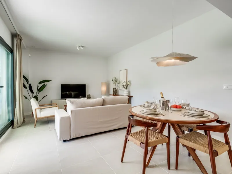 Apartment - Ground Floor Apartment в продаже в Estepona, Málaga. В доме 2 спален и 2 ванных комнат. Площадь дома 110 м²