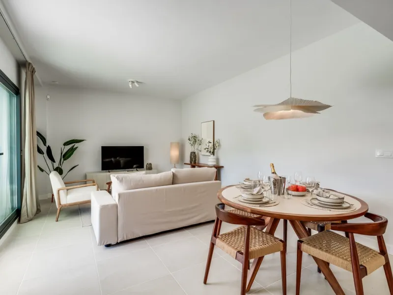Apartment - Ground Floor Apartment в продаже в Estepona, Málaga. В доме 2 спален и 2 ванных комнат. Площадь дома 110 м²