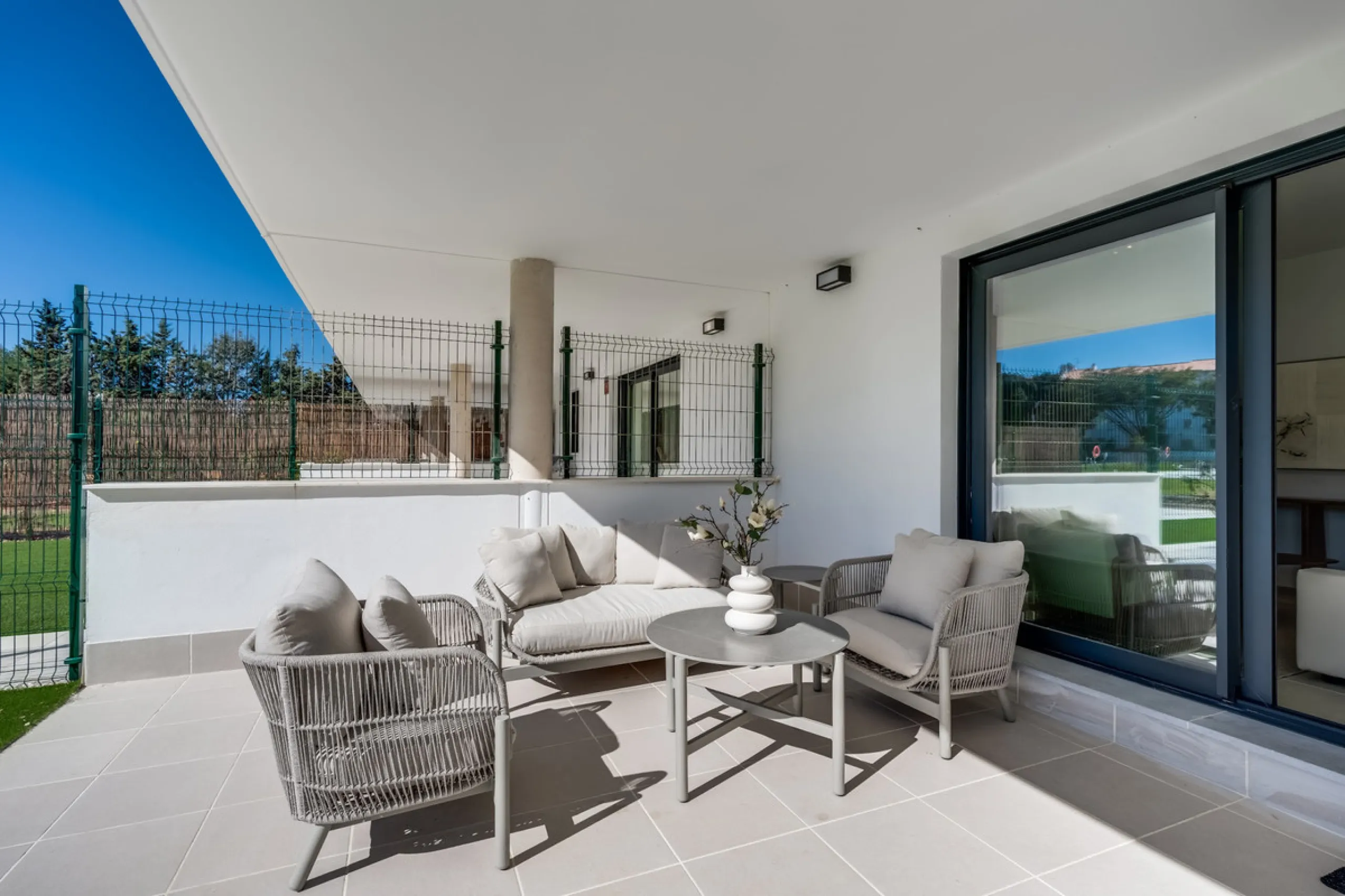 Apartment - Ground Floor Apartment в продаже в Estepona, Málaga. В доме 2 спален и 2 ванных комнат. Площадь дома 110 м²