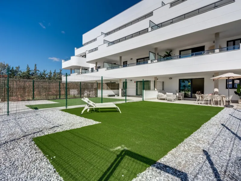 Apartment - Ground Floor Apartment в продаже в Estepona, Málaga. В доме 2 спален и 2 ванных комнат. Площадь дома 110 м²