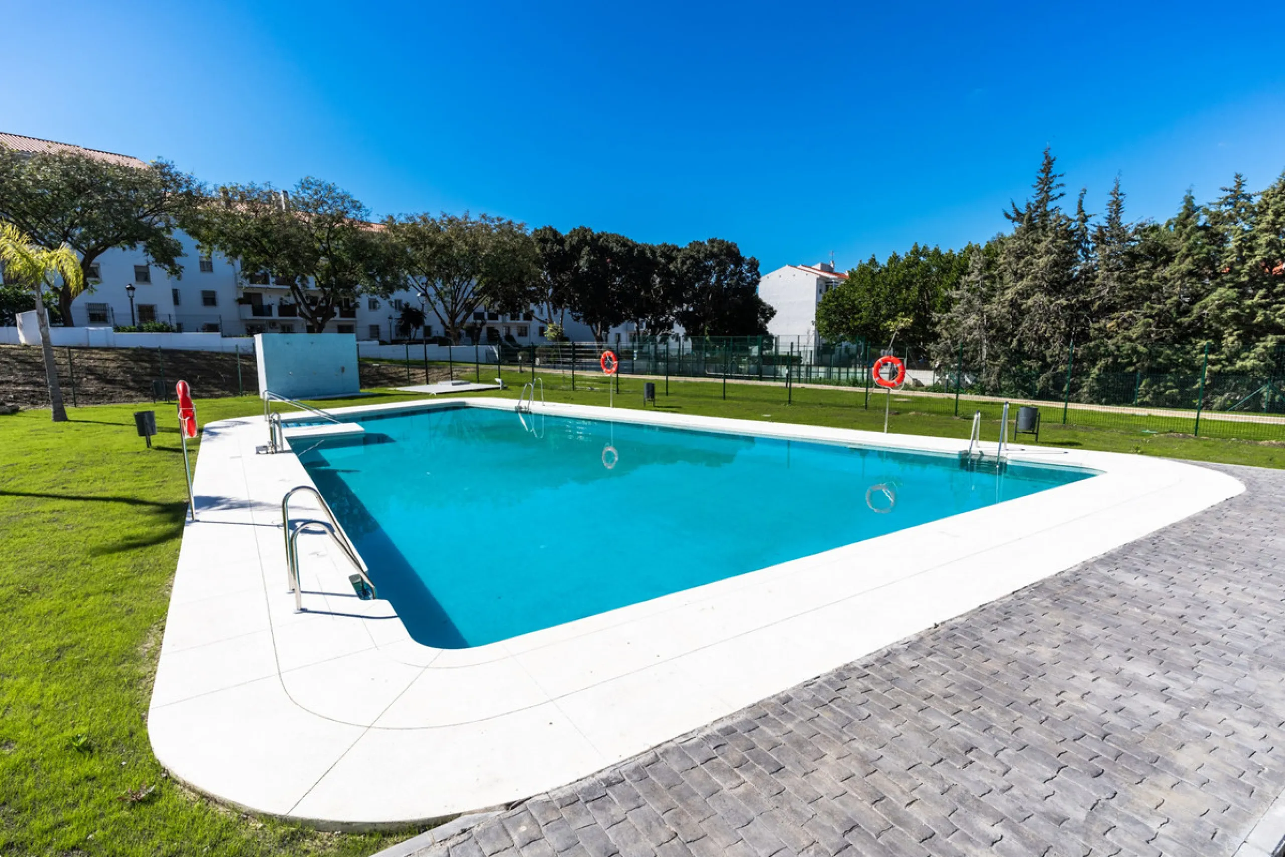 Apartment - Ground Floor Apartment в продаже в Estepona, Málaga. В доме 2 спален и 2 ванных комнат. Площадь дома 110 м²