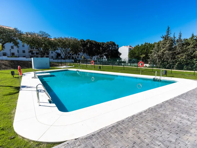 Apartment - Ground Floor Apartment в продаже в Estepona, Málaga. В доме 2 спален и 2 ванных комнат. Площадь дома 110 м²