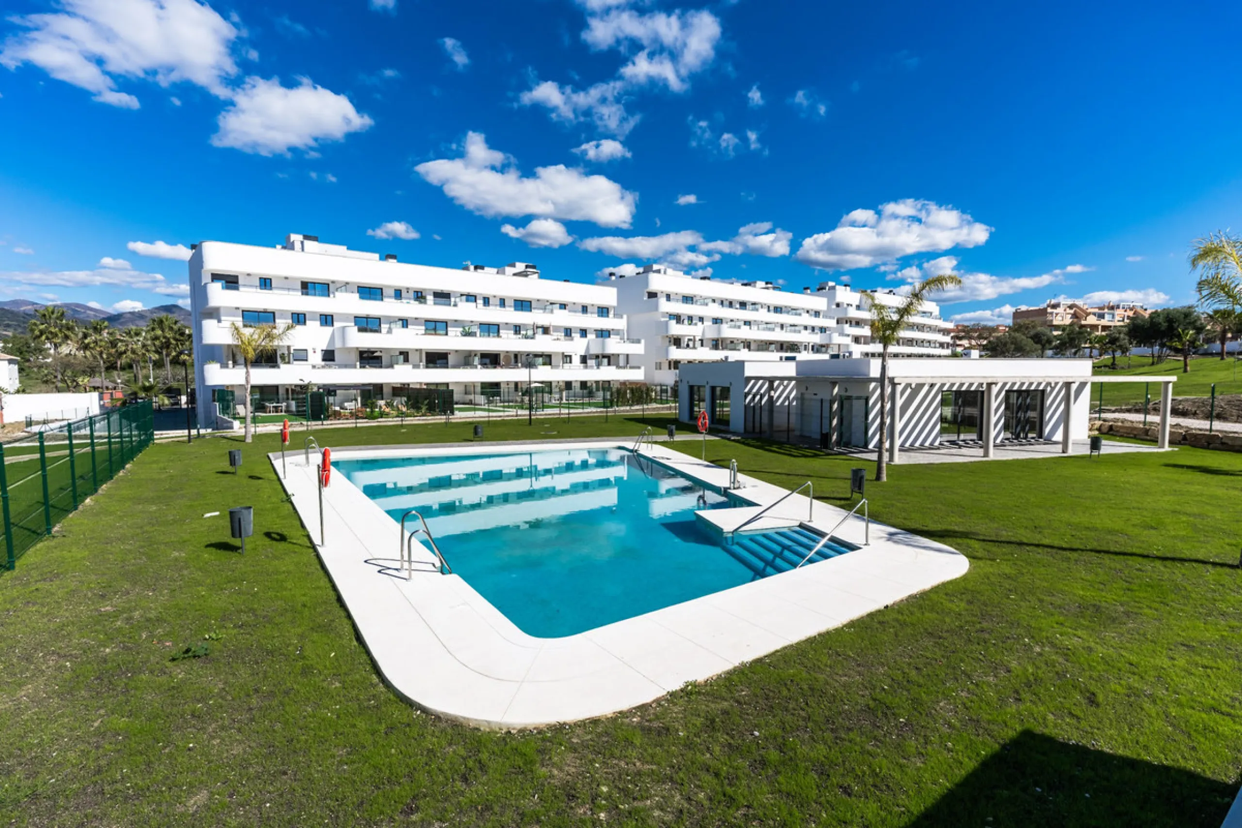Apartment - Ground Floor Apartment в продаже в Estepona, Málaga. В доме 2 спален и 2 ванных комнат. Площадь дома 110 м²