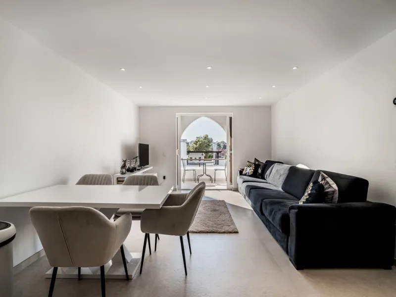 Apartment - Penthouse Duplex в продаже в Marbella, Málaga. В доме 3 спален и 2 ванных комнат. Площадь дома 105 м²