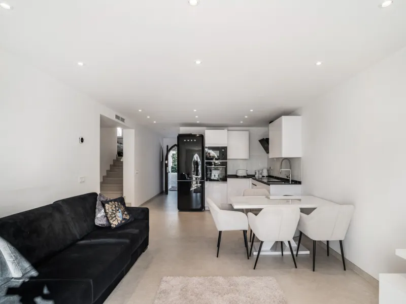 Apartment - Penthouse Duplex в продаже в Marbella, Málaga. В доме 3 спален и 2 ванных комнат. Площадь дома 105 м²