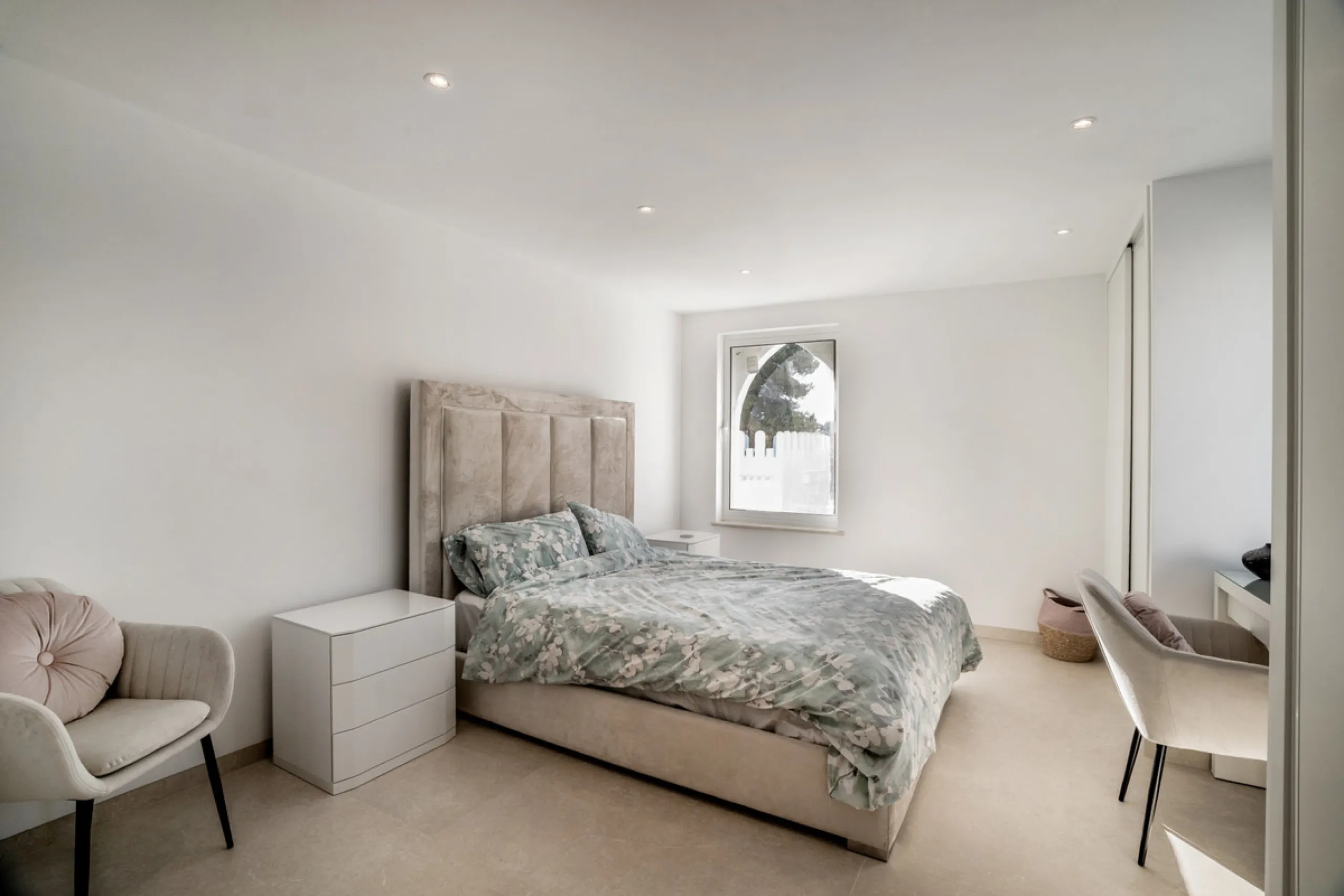Apartment - Penthouse Duplex в продаже в Marbella, Málaga. В доме 3 спален и 2 ванных комнат. Площадь дома 105 м²