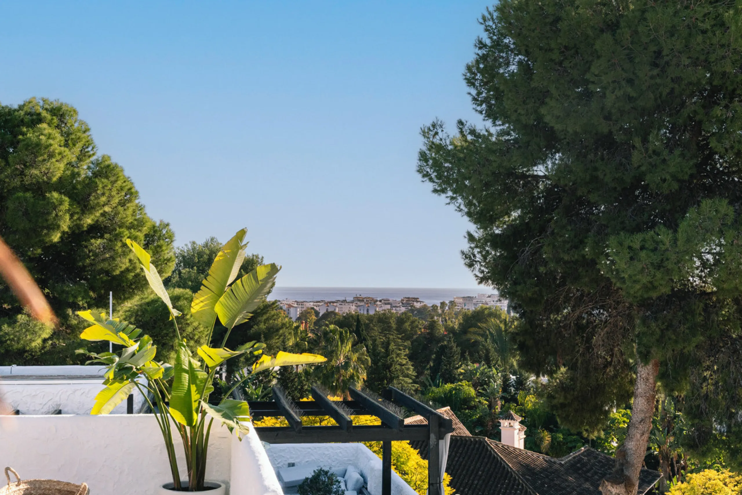 Apartment - Penthouse Duplex в продаже в Marbella, Málaga. В доме 3 спален и 2 ванных комнат. Площадь дома 105 м²