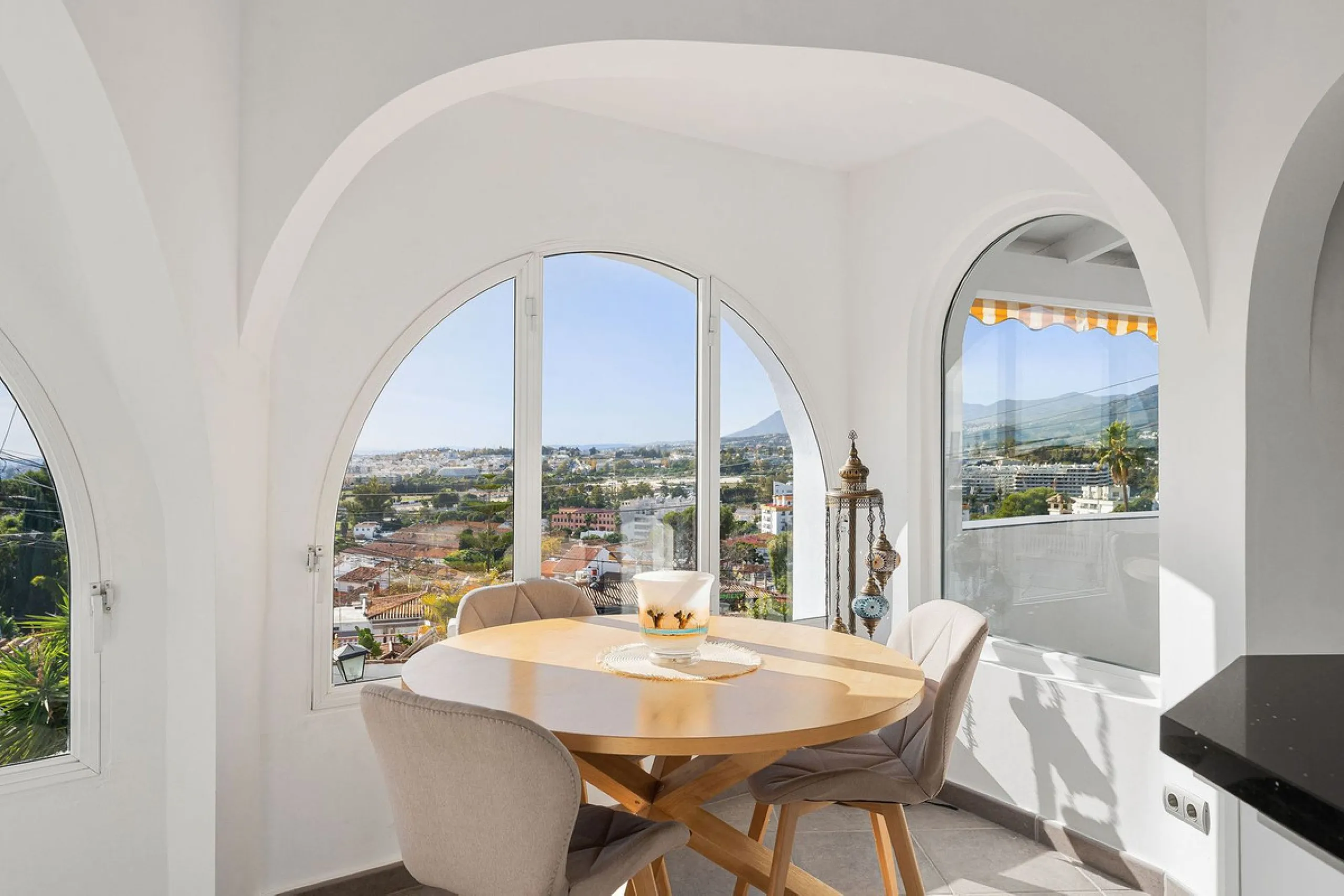 House - Semi-Detached House в продаже в Marbella, Málaga. В доме 3 спален и 3 ванных комнат. Площадь дома 114 м². Площадь участка 179 м²