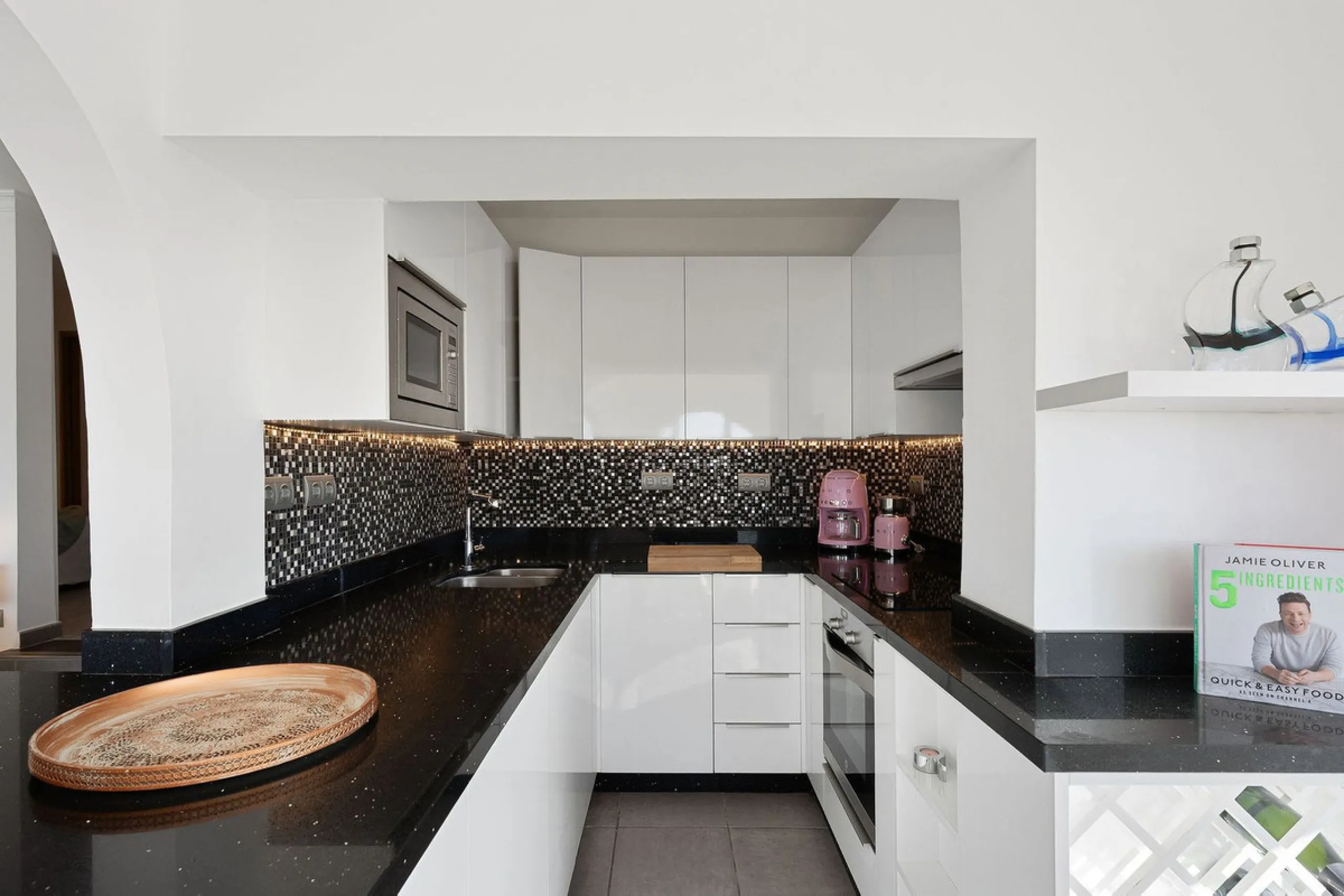 House - Semi-Detached House в продаже в Marbella, Málaga. В доме 3 спален и 3 ванных комнат. Площадь дома 114 м². Площадь участка 179 м²