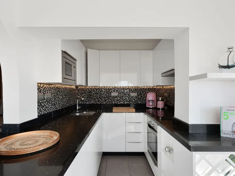 House - Semi-Detached House в продаже в Marbella, Málaga. В доме 3 спален и 3 ванных комнат. Площадь дома 114 м². Площадь участка 179 м²