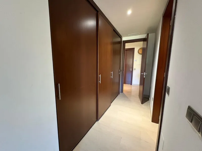 Luxury middle floor apartment, located in amazing residencial complex, within walking distance to all services and the marina of Puerto Banus.