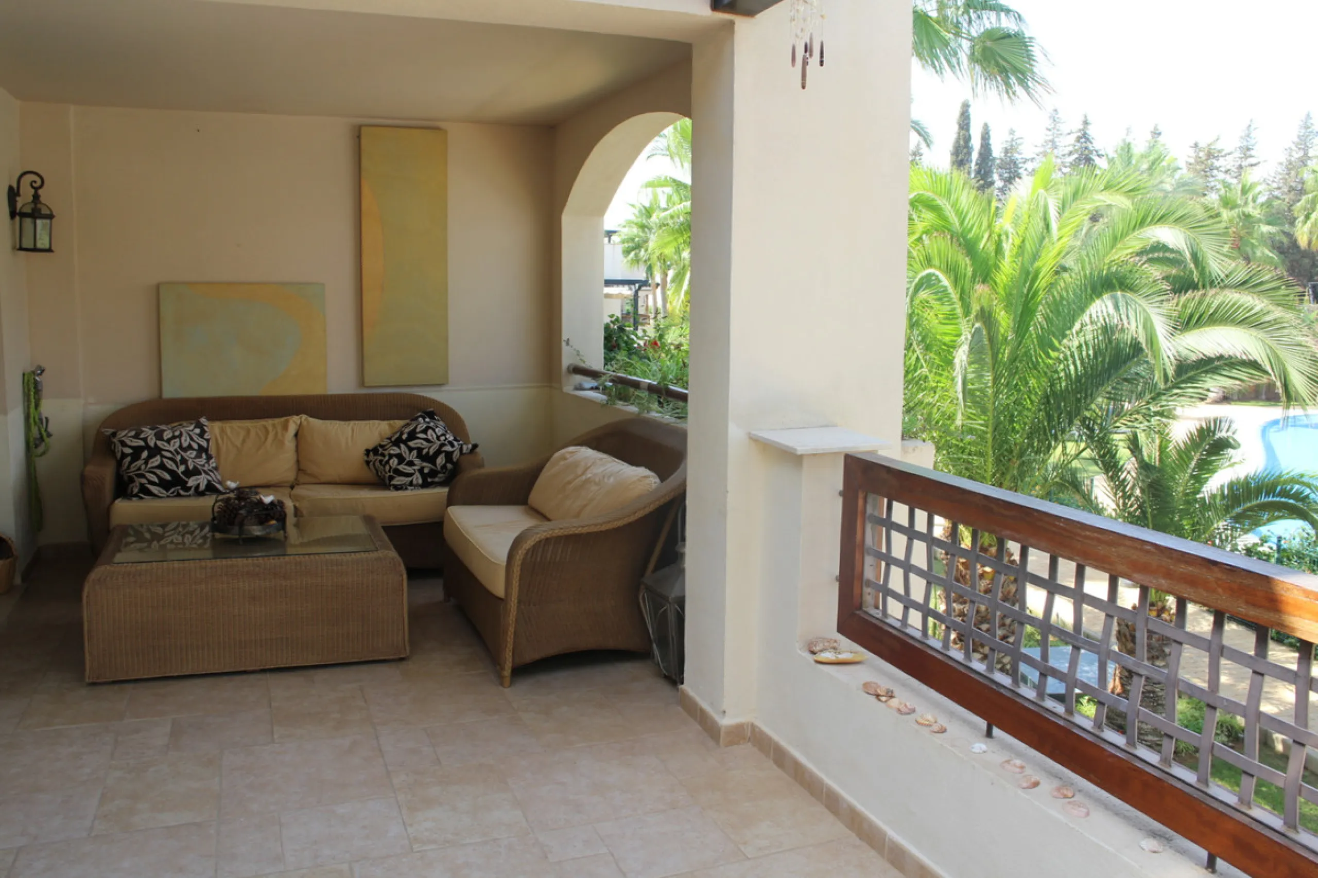 Luxury middle floor apartment, located in amazing residencial complex, within walking distance to all services and the marina of Puerto Banus.