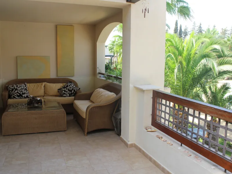 Luxury middle floor apartment, located in amazing residencial complex, within walking distance to all services and the marina of Puerto Banus.