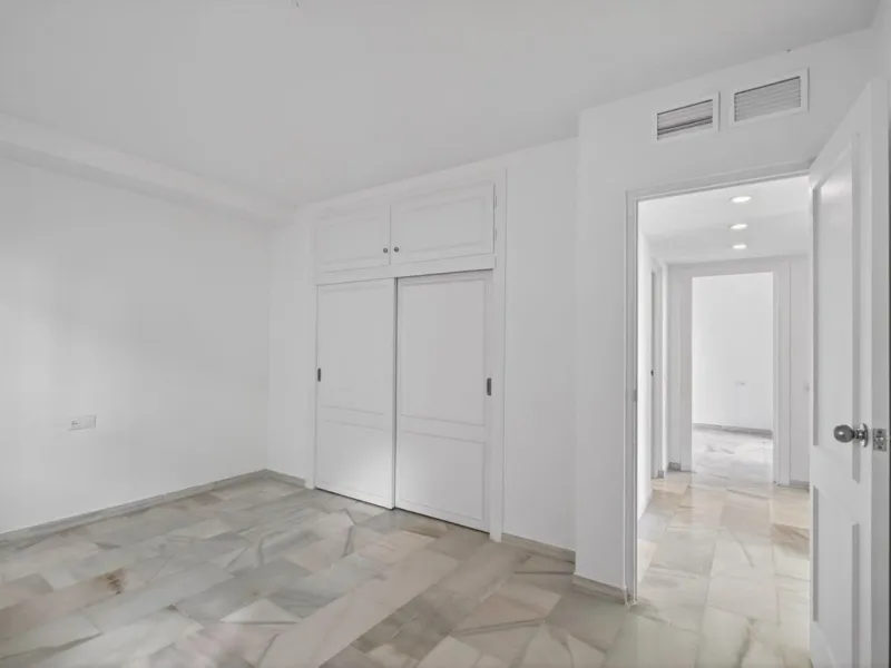 Welcome to this stunning 2-bedroom, 2-bathroom apartment in the heart of Calahonda! This prime example of modern living on the Costa del Sol offers a generous 93 sqm of living space, featuring two terraces with breathtaking views of the sea, garden, and c