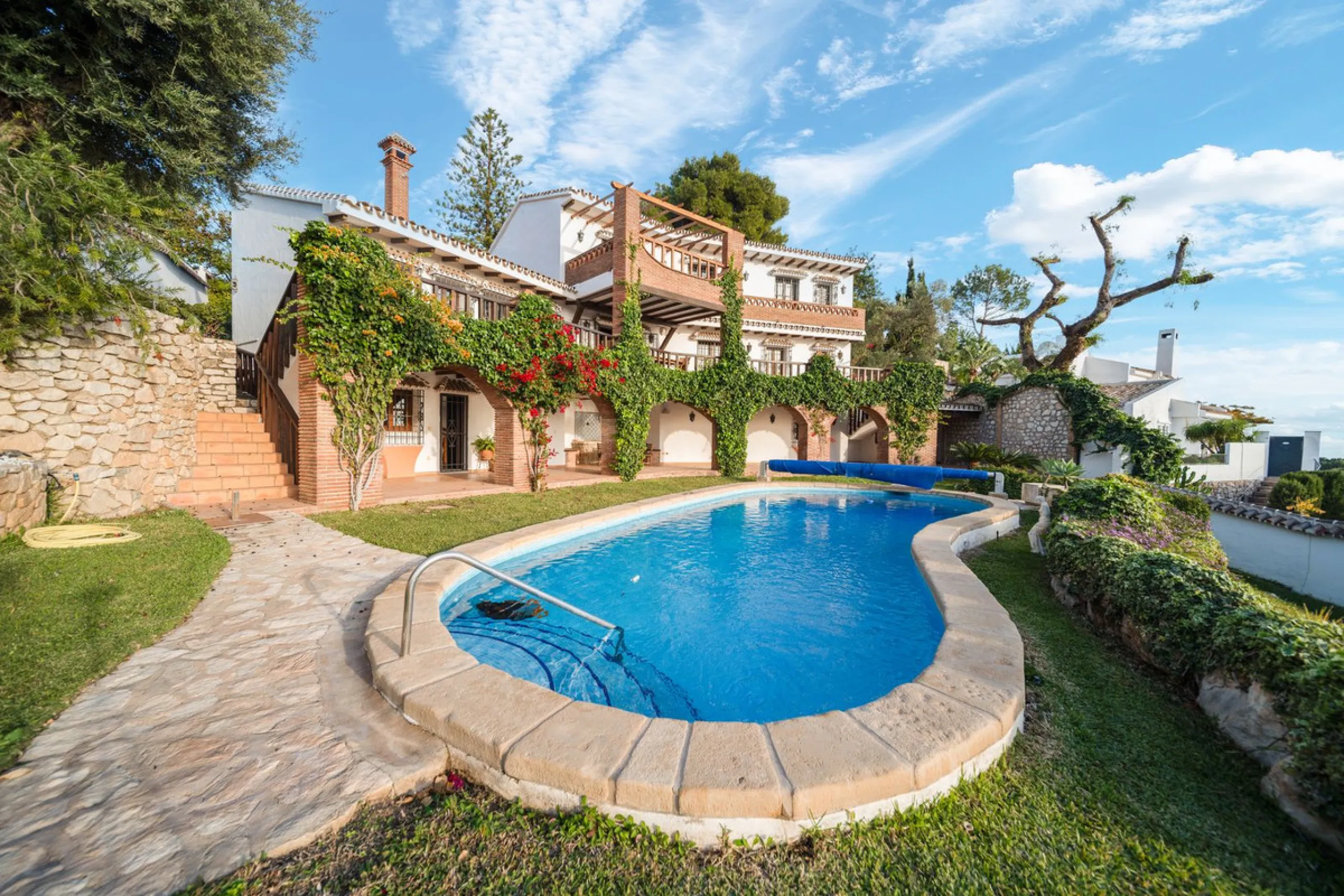 Exceptional Opportunity! Stunning Country-Style Villa with Panoramic Views – Lomas de Mijas