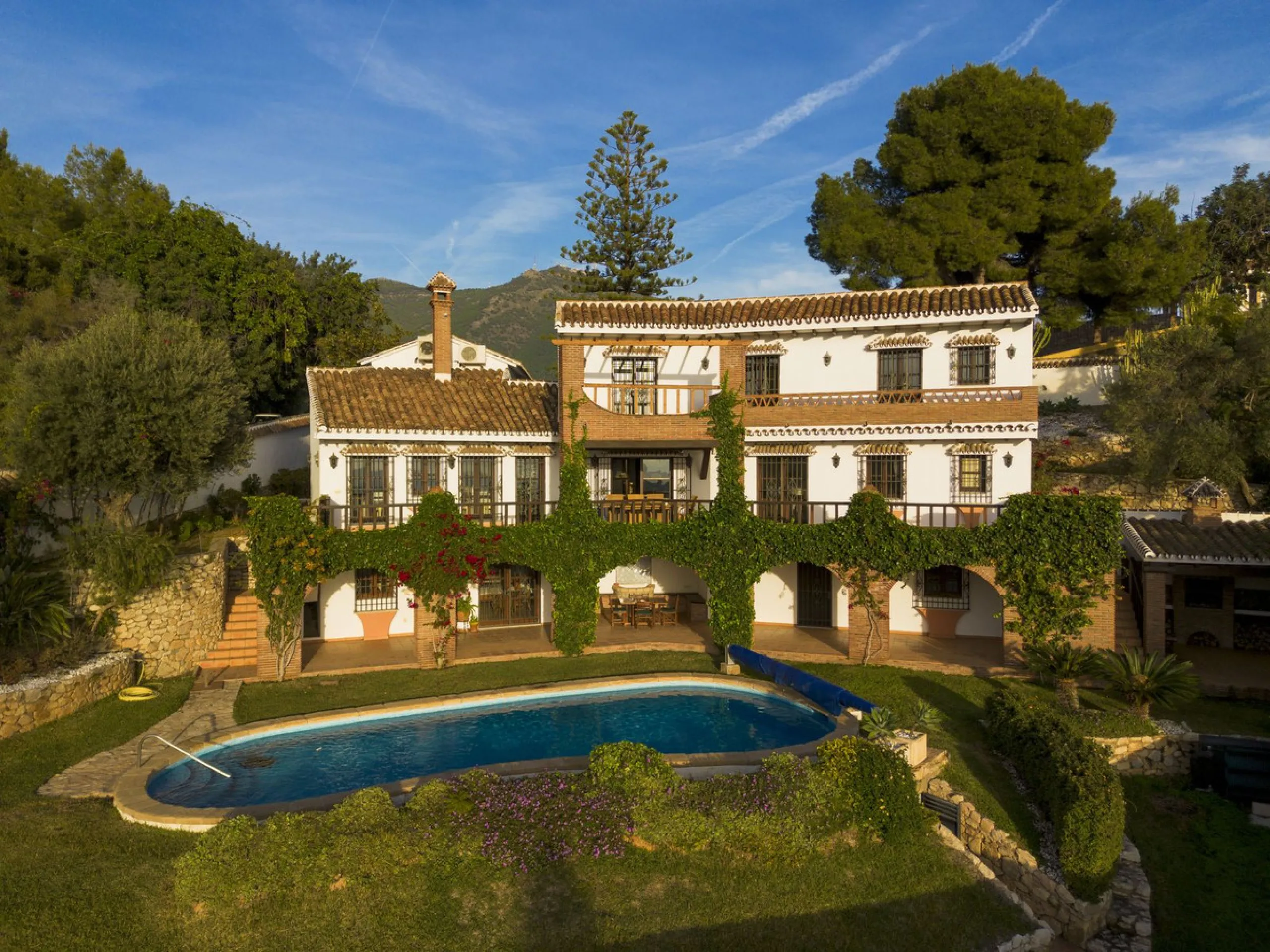 Exceptional Opportunity! Stunning Country-Style Villa with Panoramic Views – Lomas de Mijas