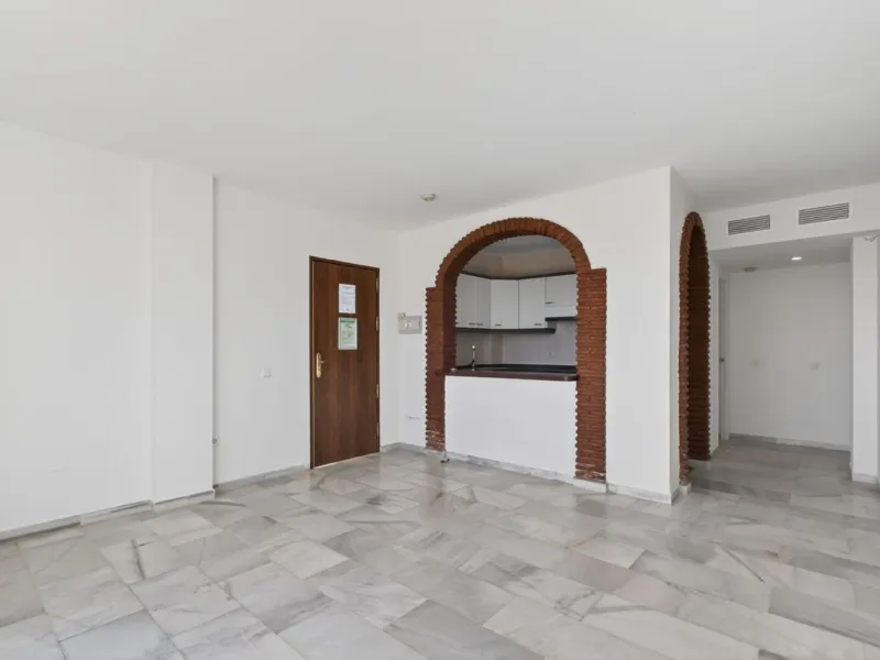 Welcome to this stunning 2-bedroom, 2-bathroom apartment in the heart of Calahonda! This prime example of modern living on the Costa del Sol offers a generous 93 sqm of living space, featuring two terraces with breathtaking views of the sea, garden, and c