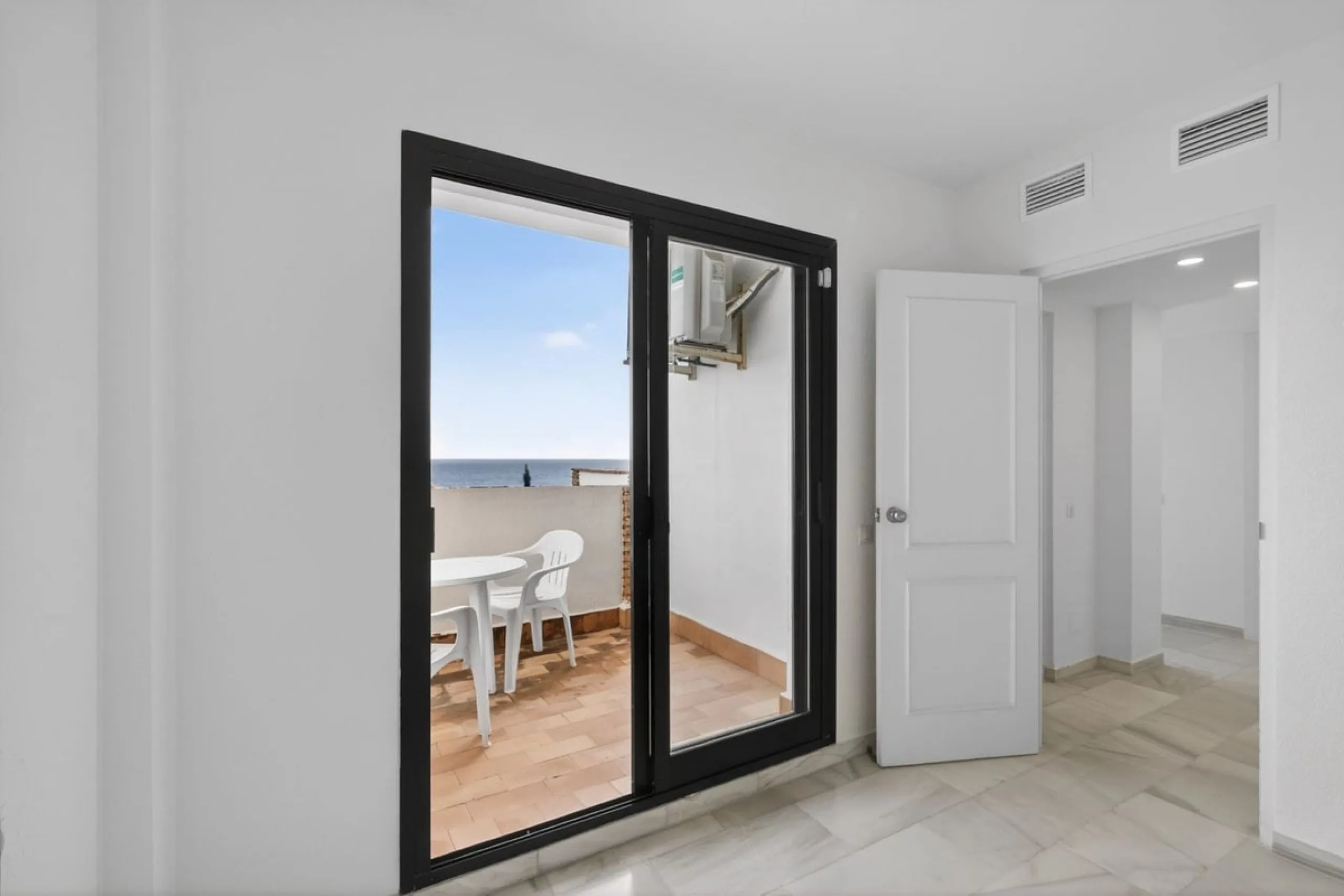 Welcome to this stunning 2-bedroom, 2-bathroom apartment in the heart of Calahonda! This prime example of modern living on the Costa del Sol offers a generous 93 sqm of living space, featuring two terraces with breathtaking views of the sea, garden, and c
