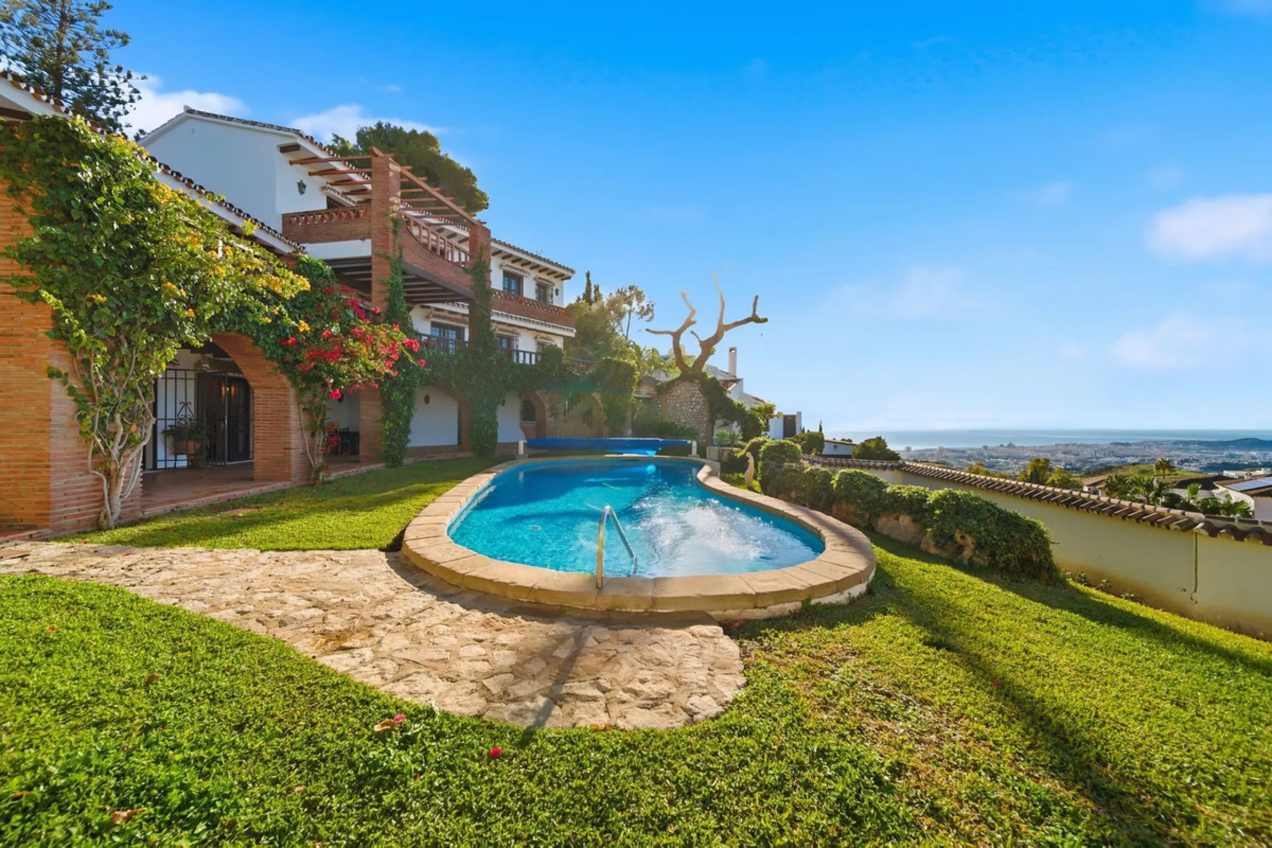 Exceptional Opportunity! Stunning Country-Style Villa with Panoramic Views – Lomas de Mijas