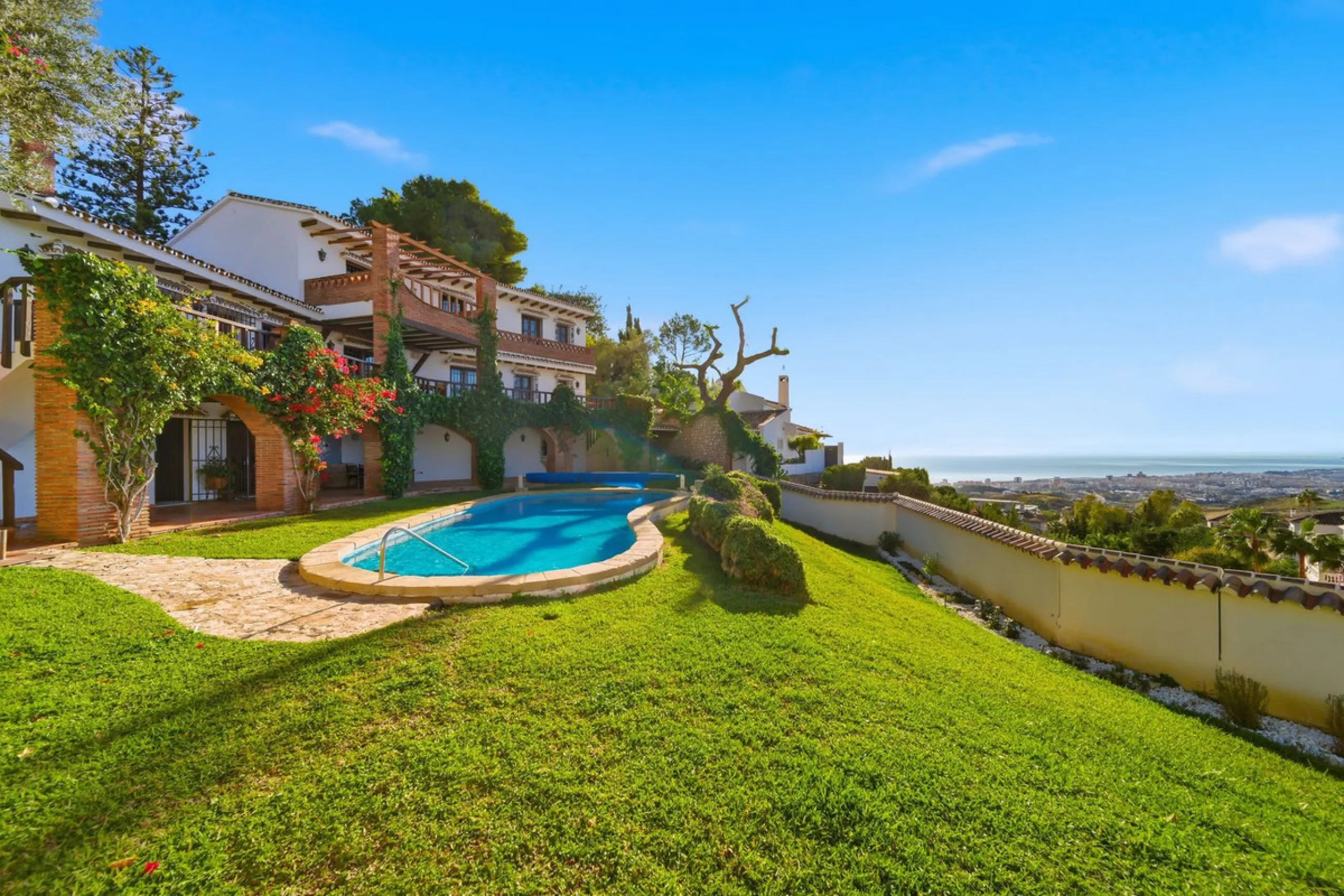 Exceptional Opportunity! Stunning Country-Style Villa with Panoramic Views – Lomas de Mijas