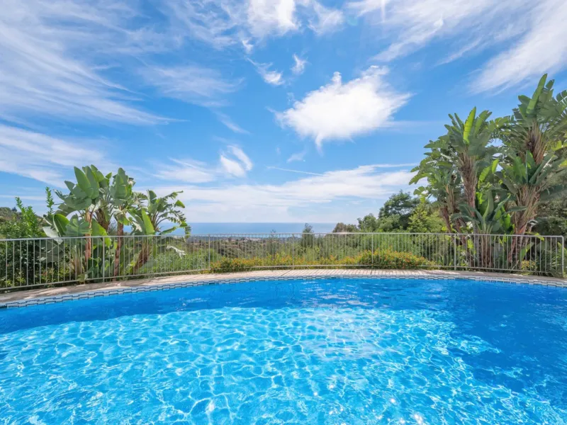 BREATHTAKING SEA VIEWS from every corner of this apartment!!!