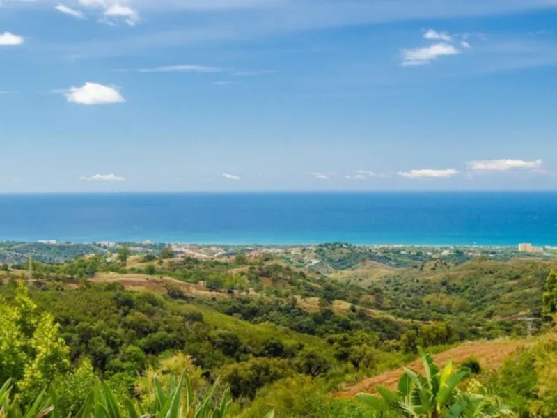 BREATHTAKING SEA VIEWS from every corner of this apartment!!!