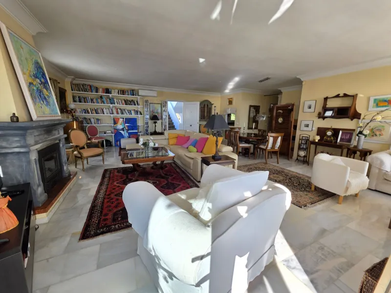 BREATHTAKING SEA VIEWS from every corner of this apartment!!!