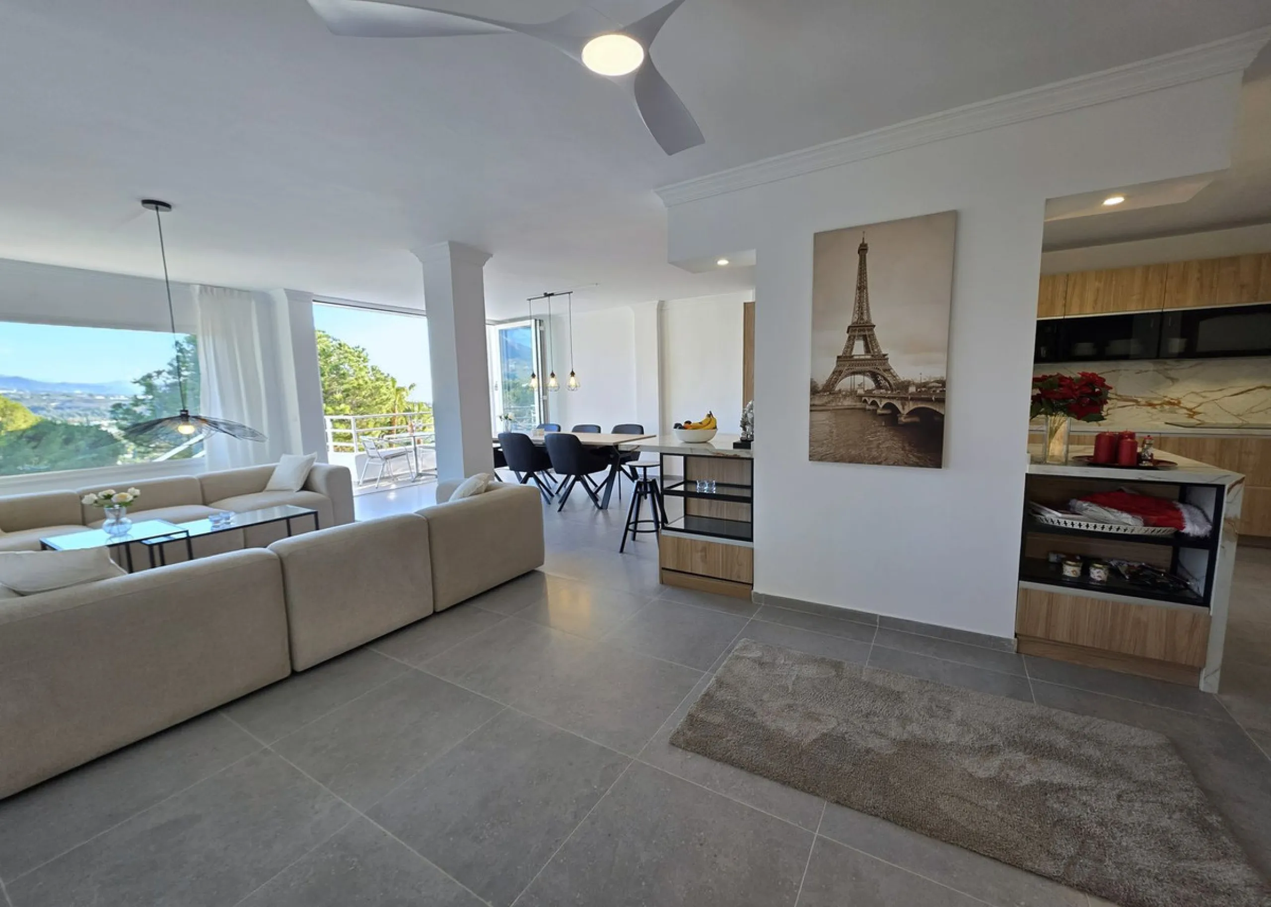 Newly renovated duplex apartment with stunning sea and mountain views in Nueva Andalucía.