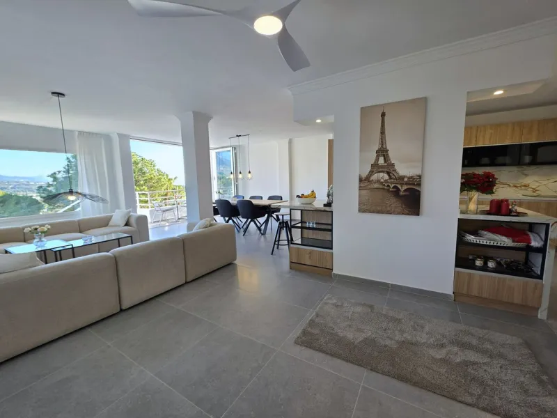 Newly renovated duplex apartment with stunning sea and mountain views in Nueva Andalucía.