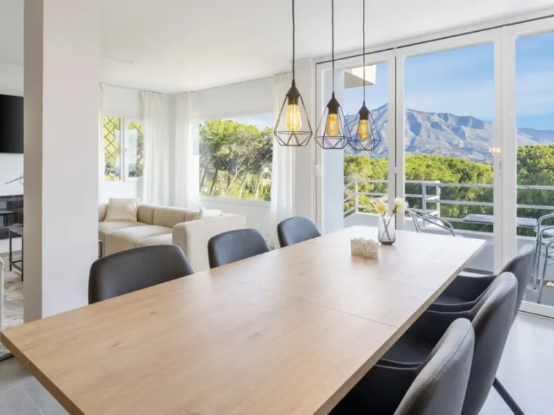 Newly renovated duplex apartment with stunning sea and mountain views in Nueva Andalucía.