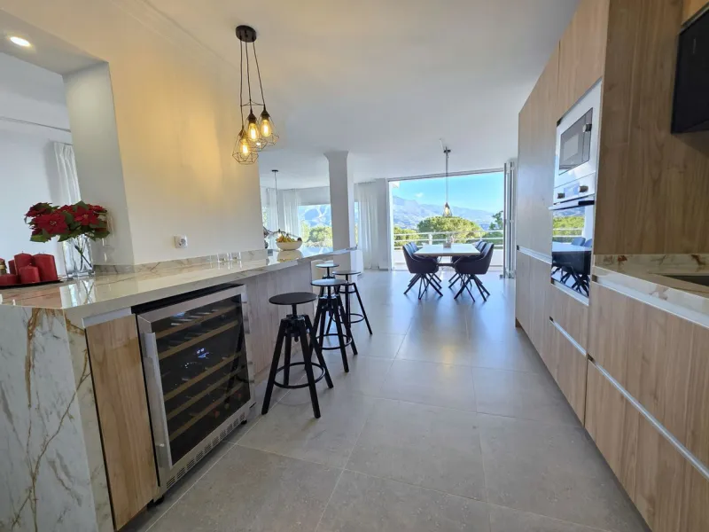 Newly renovated duplex apartment with stunning sea and mountain views in Nueva Andalucía.