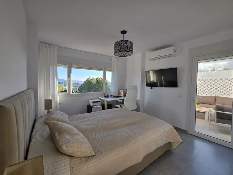 Newly renovated duplex apartment with stunning sea and mountain views in Nueva Andalucía.