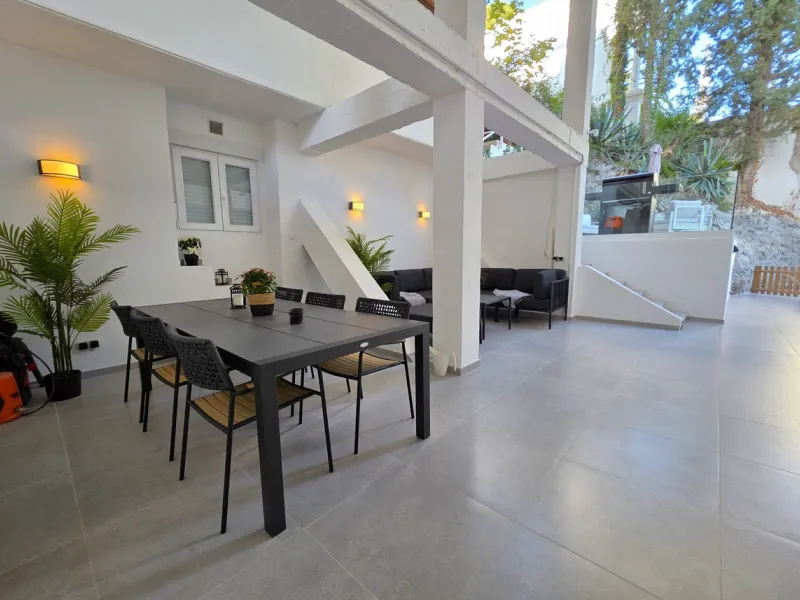 Newly renovated duplex apartment with stunning sea and mountain views in Nueva Andalucía.