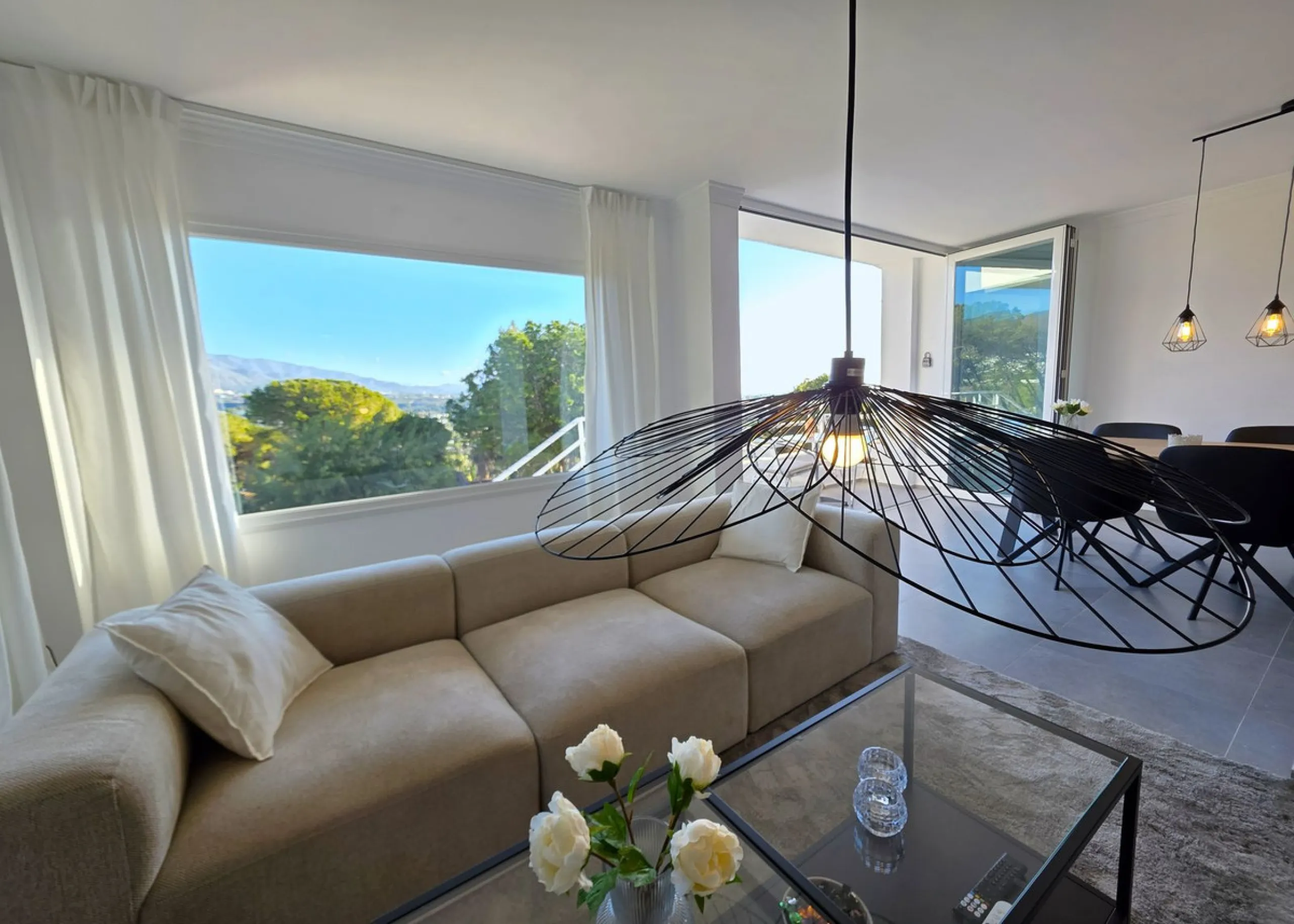 Newly renovated duplex apartment with stunning sea and mountain views in Nueva Andalucía.
