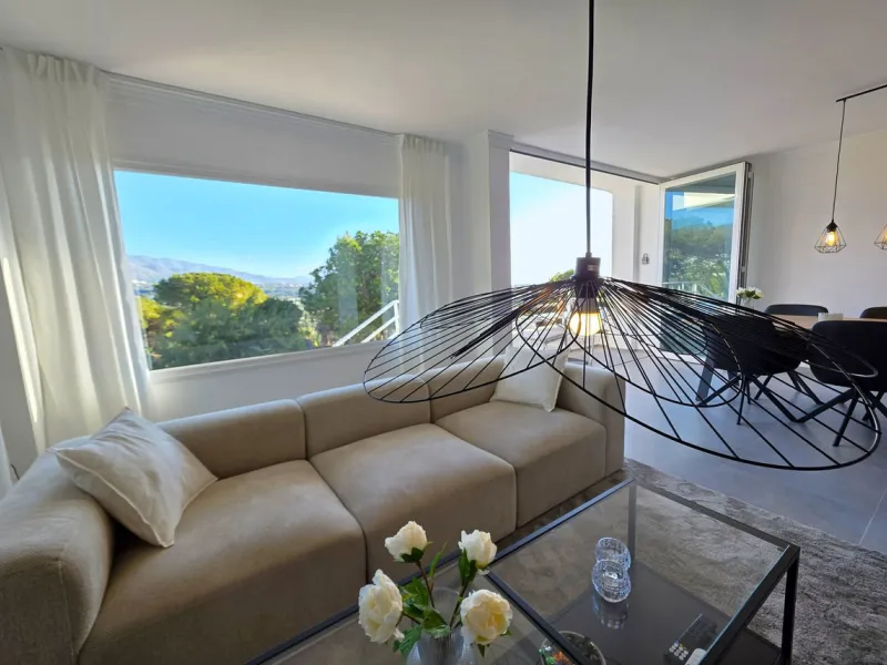 Newly renovated duplex apartment with stunning sea and mountain views in Nueva Andalucía.