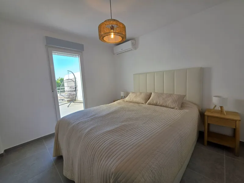 Newly renovated duplex apartment with stunning sea and mountain views in Nueva Andalucía.