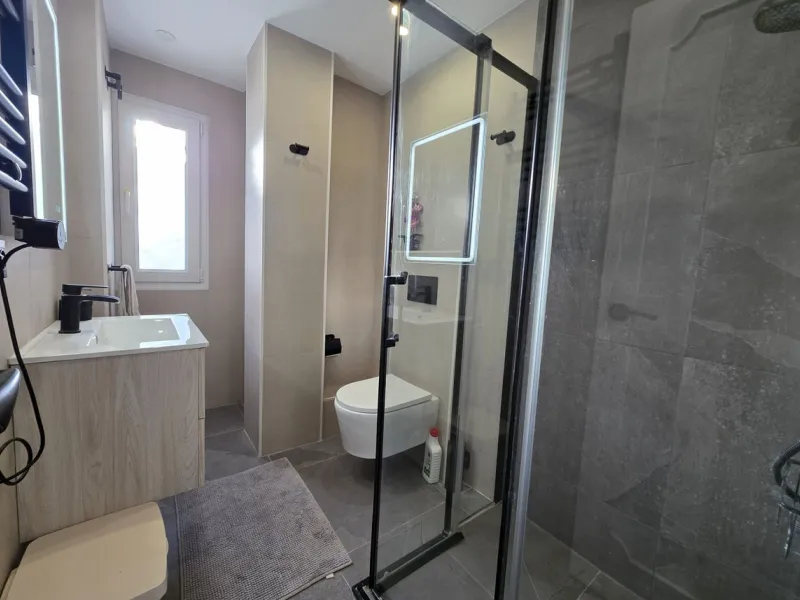 Newly renovated duplex apartment with stunning sea and mountain views in Nueva Andalucía.