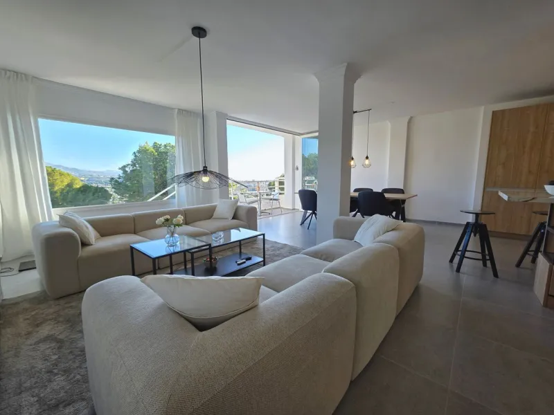 Newly renovated duplex apartment with stunning sea and mountain views in Nueva Andalucía.