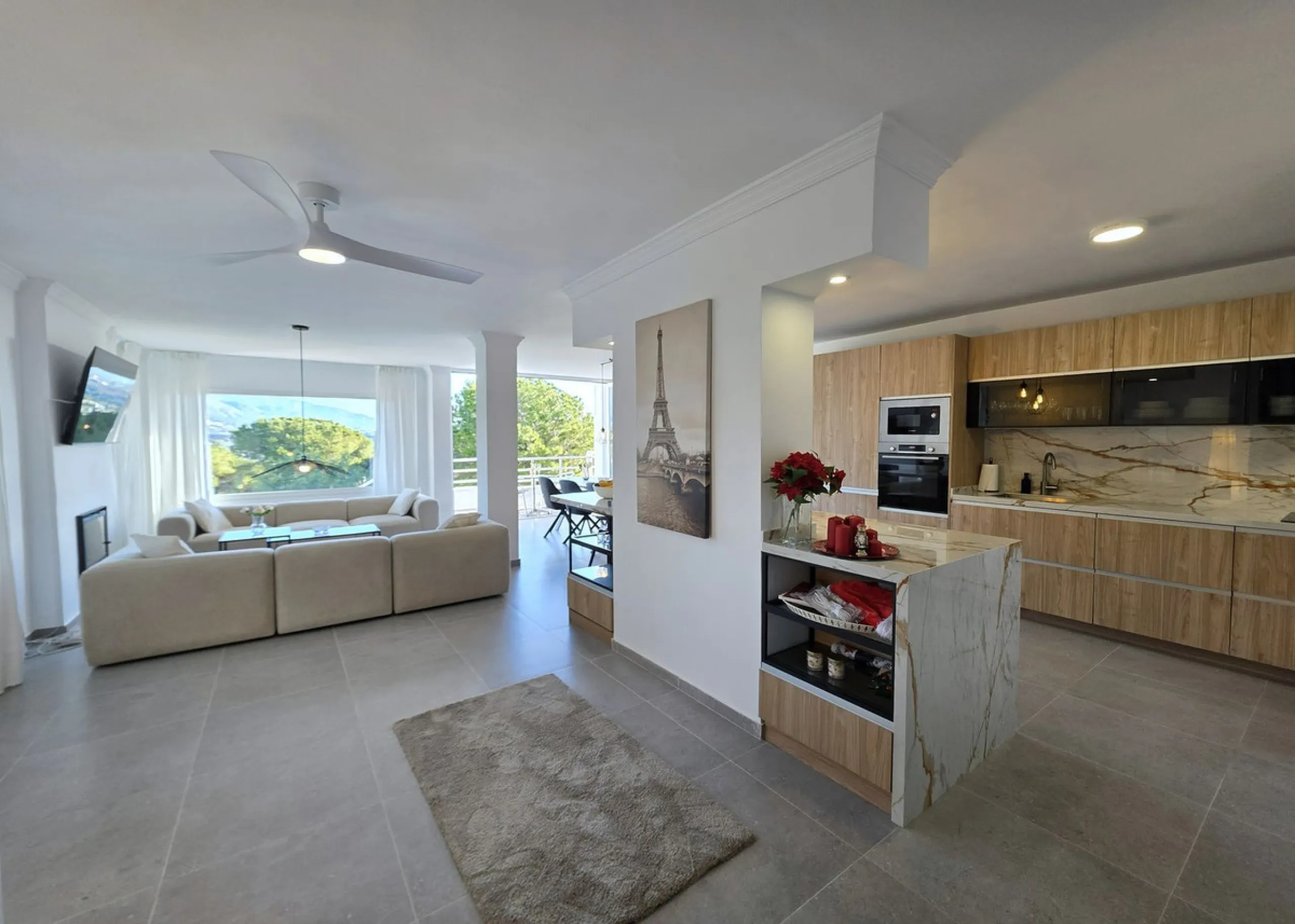 Newly renovated duplex apartment with stunning sea and mountain views in Nueva Andalucía.