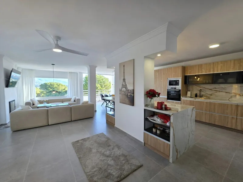 Newly renovated duplex apartment with stunning sea and mountain views in Nueva Andalucía.