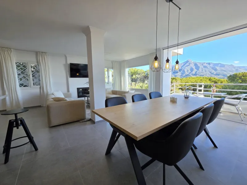Newly renovated duplex apartment with stunning sea and mountain views in Nueva Andalucía.