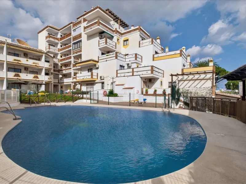 Welcome to this stunning 2-bedroom, 2-bathroom apartment in the heart of Calahonda! This prime example of modern living on the Costa del Sol offers a generous 93 sqm of living space, featuring two terraces with breathtaking views of the sea, garden, and c