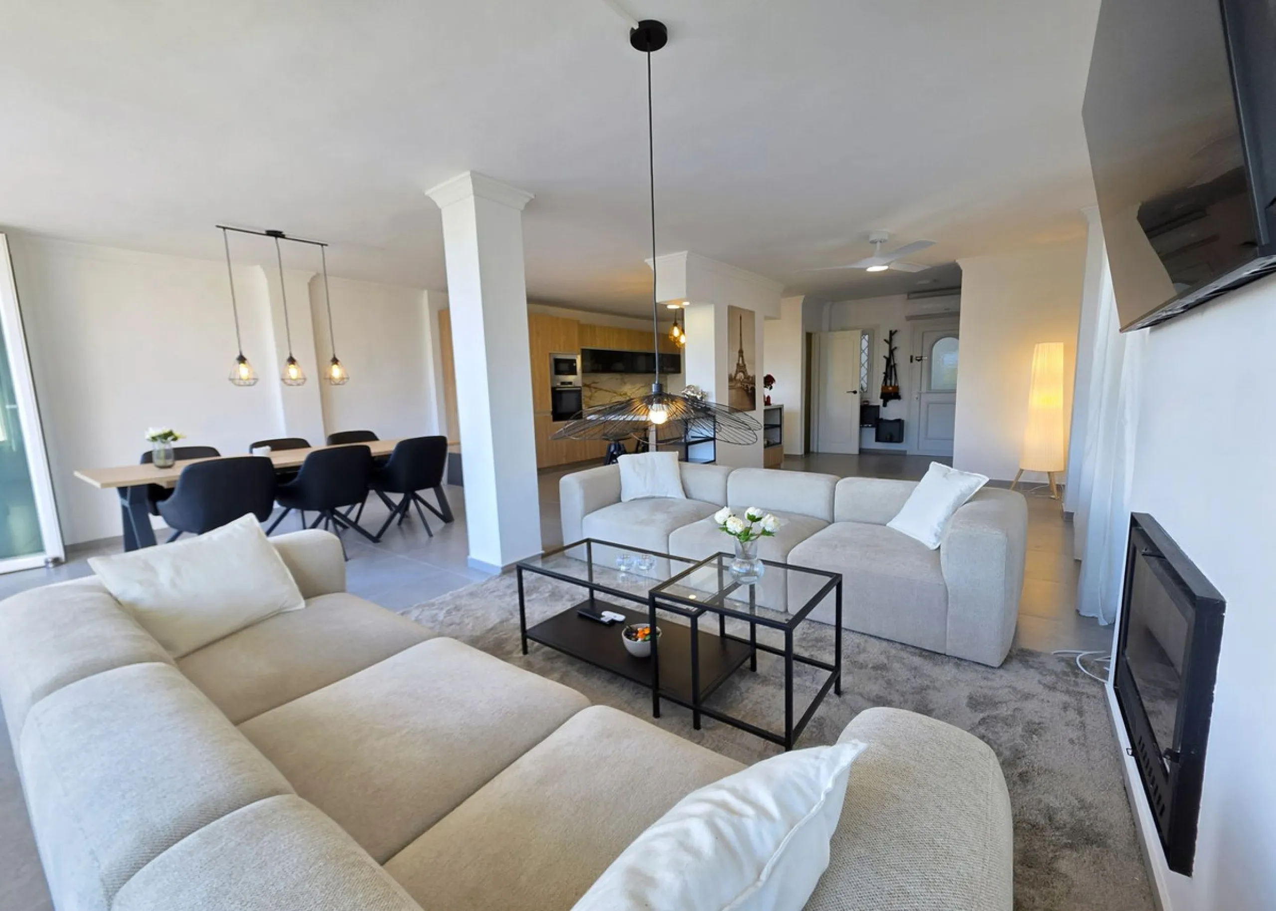 Newly renovated duplex apartment with stunning sea and mountain views in Nueva Andalucía.