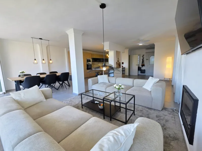 Newly renovated duplex apartment with stunning sea and mountain views in Nueva Andalucía.