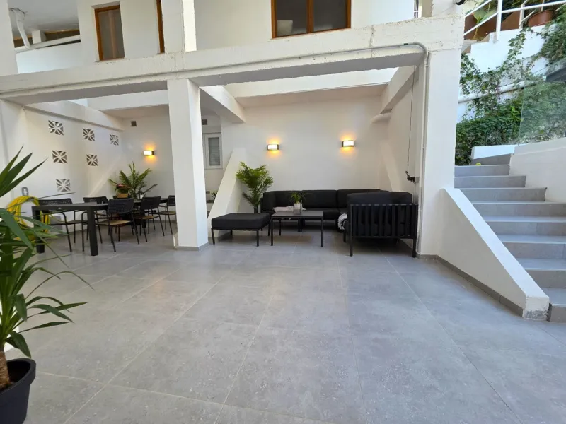 Newly renovated duplex apartment with stunning sea and mountain views in Nueva Andalucía.