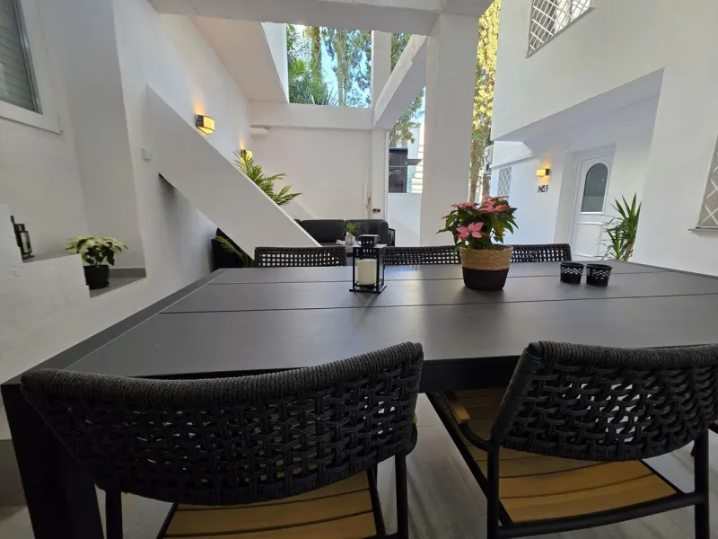 Newly renovated duplex apartment with stunning sea and mountain views in Nueva Andalucía.
